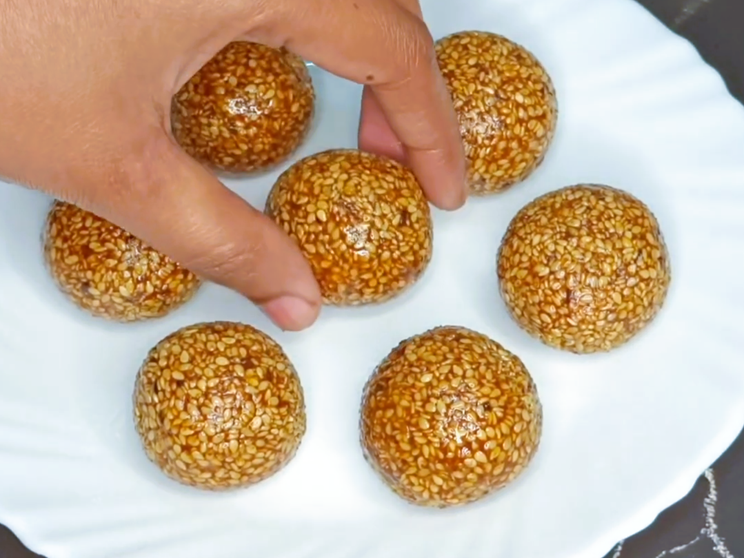 Til Laddu recipe | Sesame Seed Ladoo