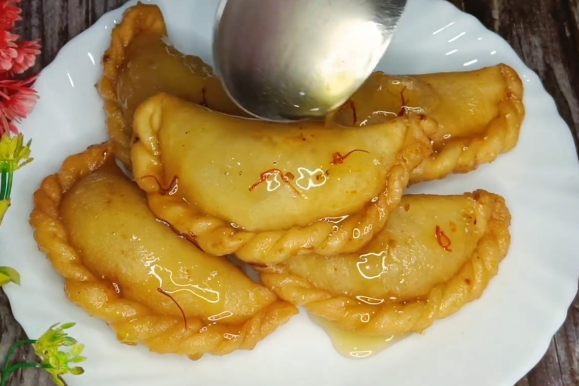 Gujiya Recipe | Chasni Wali Gujiya