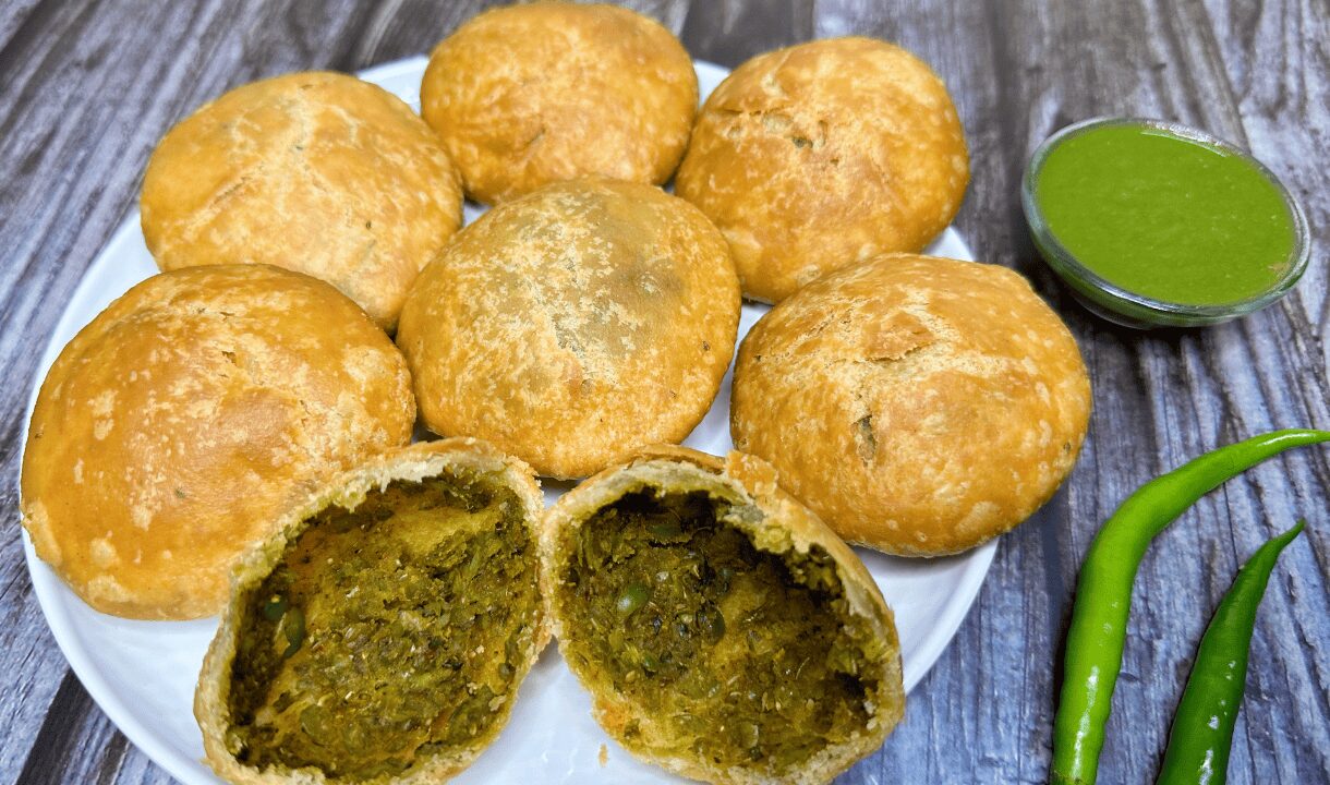 Pyaaz ki Kachori Recipe I Fluffy and Crispy Pyaaz ki Kachori | Chef Hasti -  YouTube