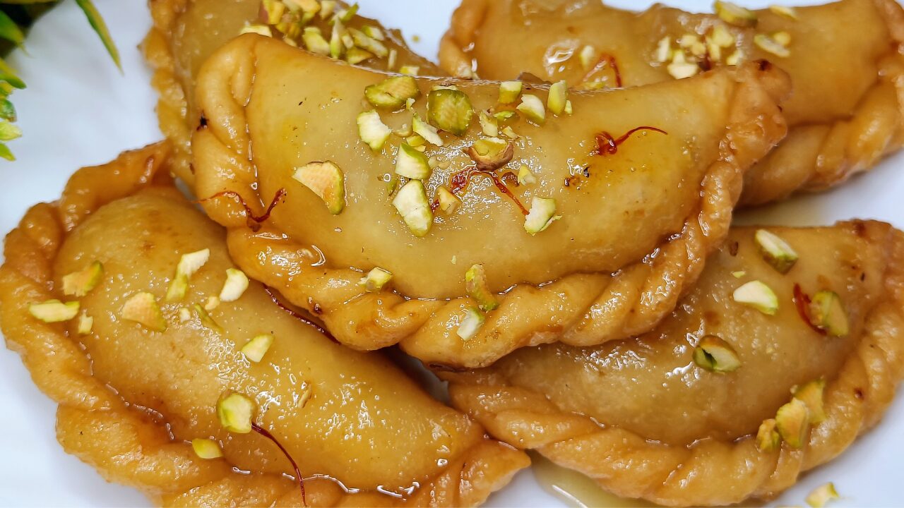 Chasni wali Gujiya