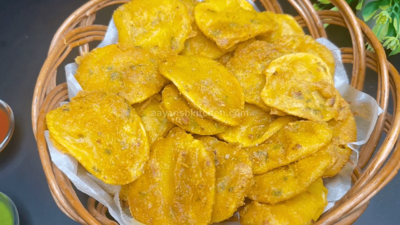 Aloo Pakora Recipe | Aalu Ke Pakode (Potato Bajji)