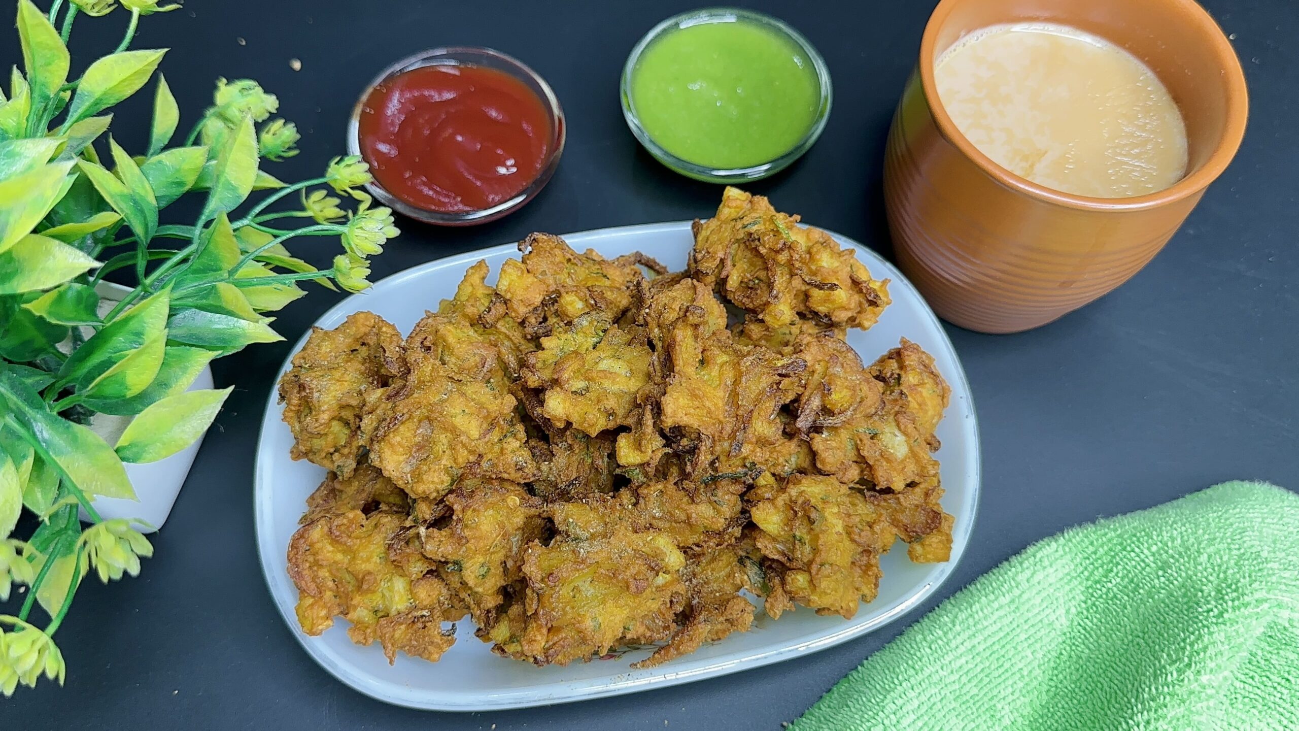 Aloo Pyaz Pakora Recipe | Aloo Kanda Bhajiya