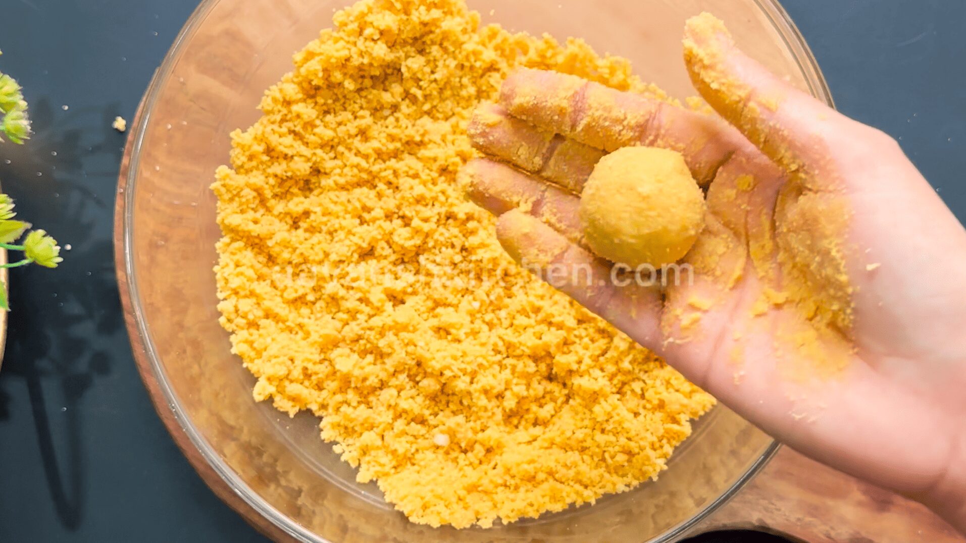 shaping Besan Ladoo