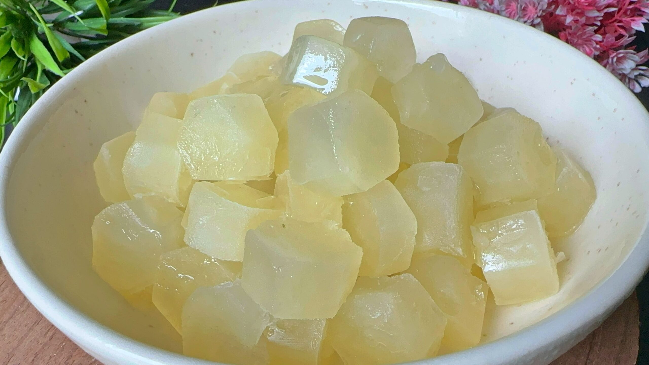 How to store and preserve fresh lemon juice for months. Simple step-by-step instructions.