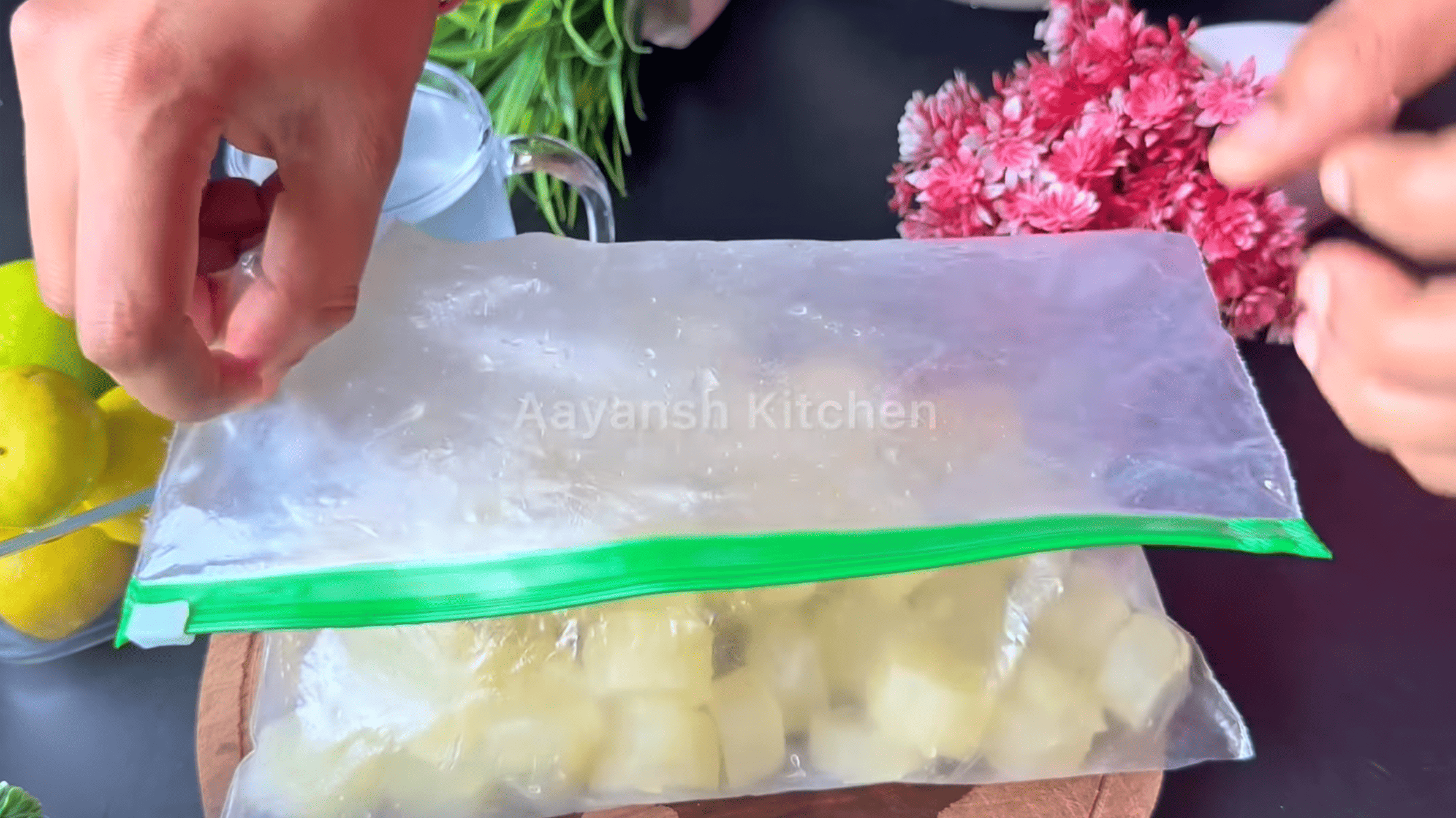 How to store and preserve fresh lemon juice for months. Simple step-by-step instructions.