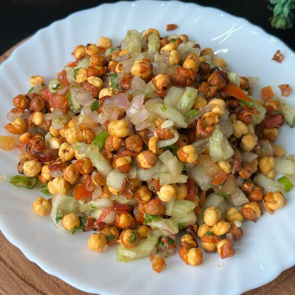 5-Minute High Protein Roasted Kala Chana Chaat Recipe | Healthy Weight Loss Snack